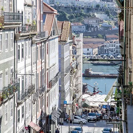 Artistic 2br Flat Downtown W/ Ac By Lovelystay