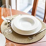 Artistic 2br Flat Downtown W/ Ac By Lovelystay *