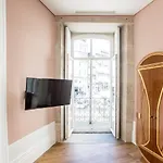 Artistic 2br Flat Downtown W/ Ac By Lovelystay *