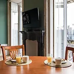 Artistic 2br Flat Downtown W/ Ac By Lovelystay Apartmán *