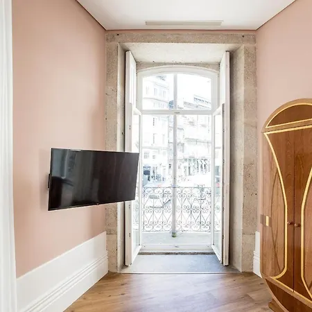 Artistic 2br Flat Downtown W/ Ac By Lovelystay *