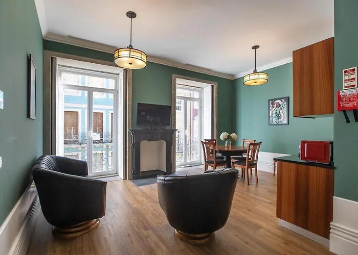 Artistic 2br Flat Downtown W/ Ac By Lovelystay