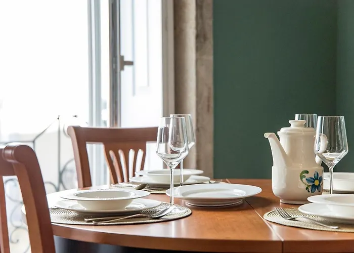 Artistic 2br Flat Downtown W/ Ac By Lovelystay *