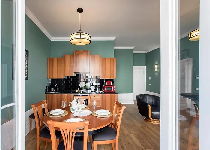 Artistic 2br Flat Downtown W/ Ac By Lovelystay Порту