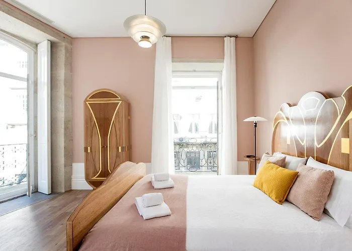 Artistic 2br Flat Downtown W/ Ac By Lovelystay *