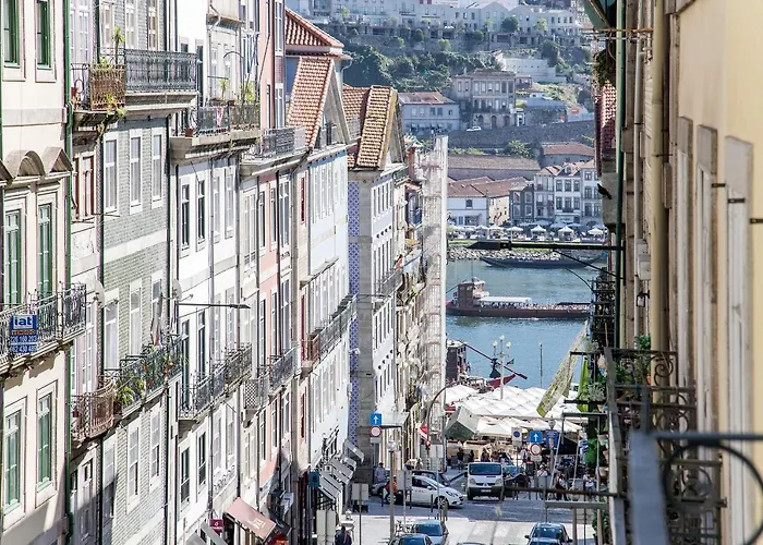 Artistic 2br Flat Downtown W/ Ac By Lovelystay