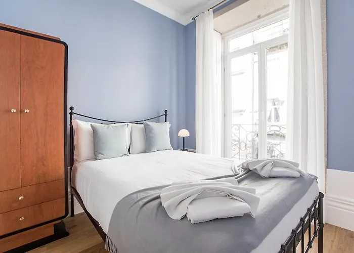 Artistic 2br Flat Downtown W/ Ac By Lovelystay