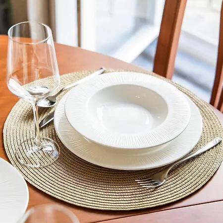 Artistic 2br Flat Downtown W/ Ac By Lovelystay *