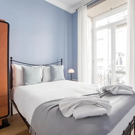 Artistic 2br Flat Downtown W/ Ac By Lovelystay